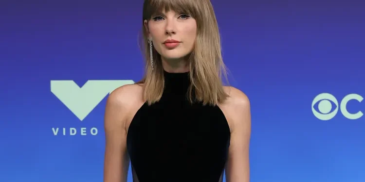 Taylor Swift bën histori në VMA dhe ia kushton çmimin Dolly Parton -