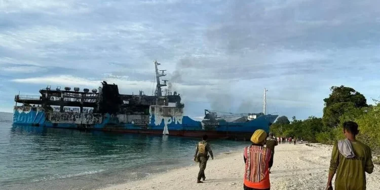 Trageti u përfshi nga flakët, pesë të vdekur dhe 87 të tjerë të zhdukur në Filipine -