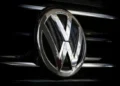 Volkswagen tërheq mbi 208 mije automjete për shkak të një defekti në sistemin e drejtimit