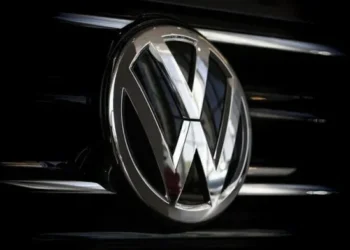 Volkswagen tërheq mbi 208 mije automjete për shkak të një defekti në sistemin e drejtimit
