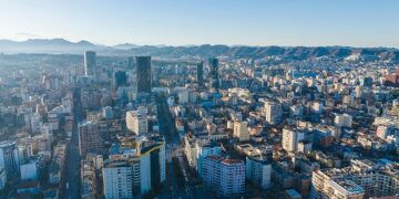 Shqipëria “fshat i madh”? Vetëm 6 bashki klasifikohen kryesisht si qytete