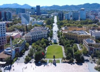 Tirana pret të dielën ‘Tiranathlon’, ja 4 rrugët ku do të kufizohet qarkullimi i automjeteve dhe linjat urbane që do devijojnë