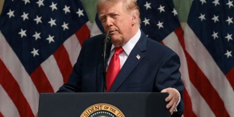 Trump rikthen kërcënimet: Së shpejti do të vendos nëse do ta shkatërroj regjimin në Iran apo jo -