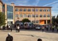 Terror në Turqi, të paktën 8 nxënës të plagosur nga të shtënat me armë para një shkolle! Arrestohet autori i dyshuar