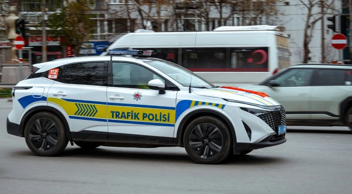 Masakër në një  Exchange  në Turqi  3 të vrarë nga të shtënat me armë në Stamboll  Arrestohet një i dyshuar  zbulohet shkaku