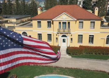 A na duhet ende ambasada?