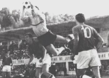 Futbolli në zi, ndahet nga jeta Vasillaq Konomi, ish-portieri i Tiranës që u përball me gjigantët e Ajaxit të viteve ’70!