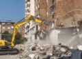 Nis rikualifikimi pranë “Tregut të orizit” në Vlorë, shemben objektet pa leje