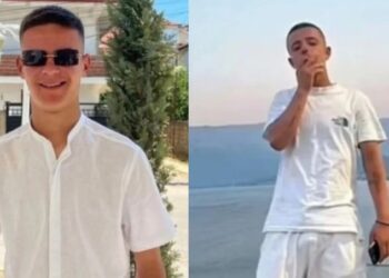 Vrau me thikë bashkëmoshatarin pas sherrit më 2025, Gjykata e Korçës dënon me 12 vite burg adoleshentin! Ja verdikti për xhaxhanë dhe shokun