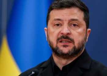 Zelensky ndërhyn pas shkëmbimit të zjarrit midis agjentëve në Kiev -