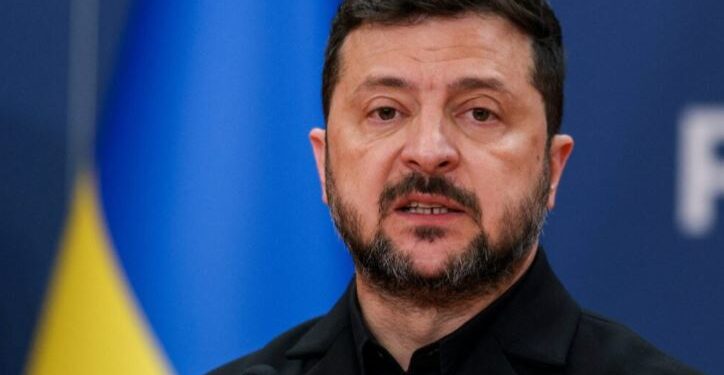 Zelensky ndërhyn pas shkëmbimit të zjarrit midis agjentëve në Kiev -