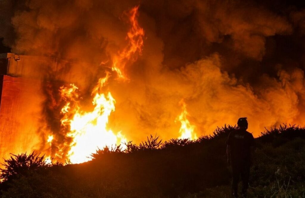 Nuk kanë fund problemet në Ceuta  zjarri djeg pjesërisht kampin e emigrantëve