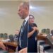 VIDEO/ Tensione te Ligjet, Xhelal Mziu përplaset me sekretaren: Ik shih naj punë tjetër andej matanë…