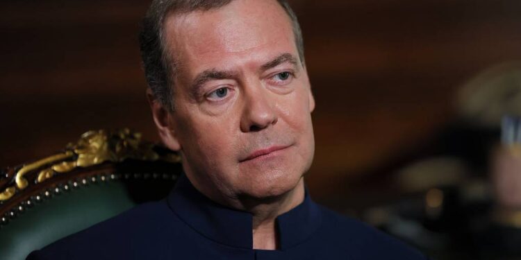 Medvedev: Fitoren e Rusisë po e sjellin raketat dhe dronët, jo deklaratat e Trump -
