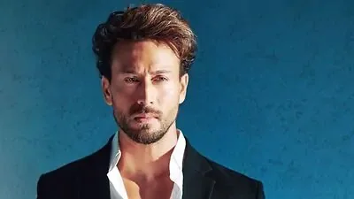 fansat-filmojne-momentin-kur-qellohet-me-arme-ndaj-aktorit-tiger-shroff-video