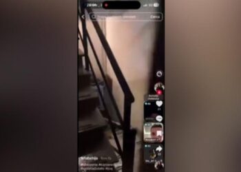 Gjejnë përgjues në qeli, shqiptarët përleshen me policinë italiane, videoja transmetohet LIVE