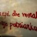 “Turpi dhe morali, shpikje patriarkale”, “Gratë e mira bëjnë…”/ Shkrime në mure pas publikimit të videove intime të artisteve