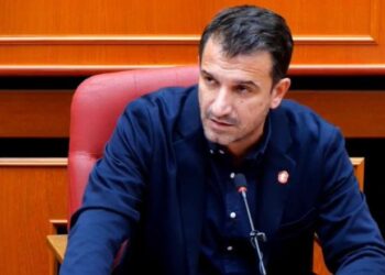 Veliaj i rrethuar me heshtje pas një propozimi dinjitoz për reformën territoriale