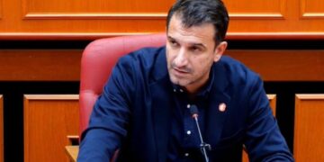 Veliaj i rrethuar me heshtje pas një propozimi dinjitoz për reformën territoriale