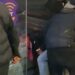 Protestuesit thyejnë qepenin e dyqanit të një kompanie celulare, plaçkisin celularë e pajisje, shkatërrojnë edhe një bankomat