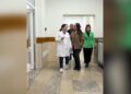 “Kujdes dhe ndihmë mjekësore pa asnjë dallim”, Spahiu viziton policët dhe protestuesit e lënduar te ‘Trauma’