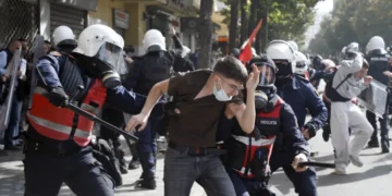 “Përgjegjësia është individuale”! Kryeministria distancohet nga ndërhyrjet policore gjatë protestave