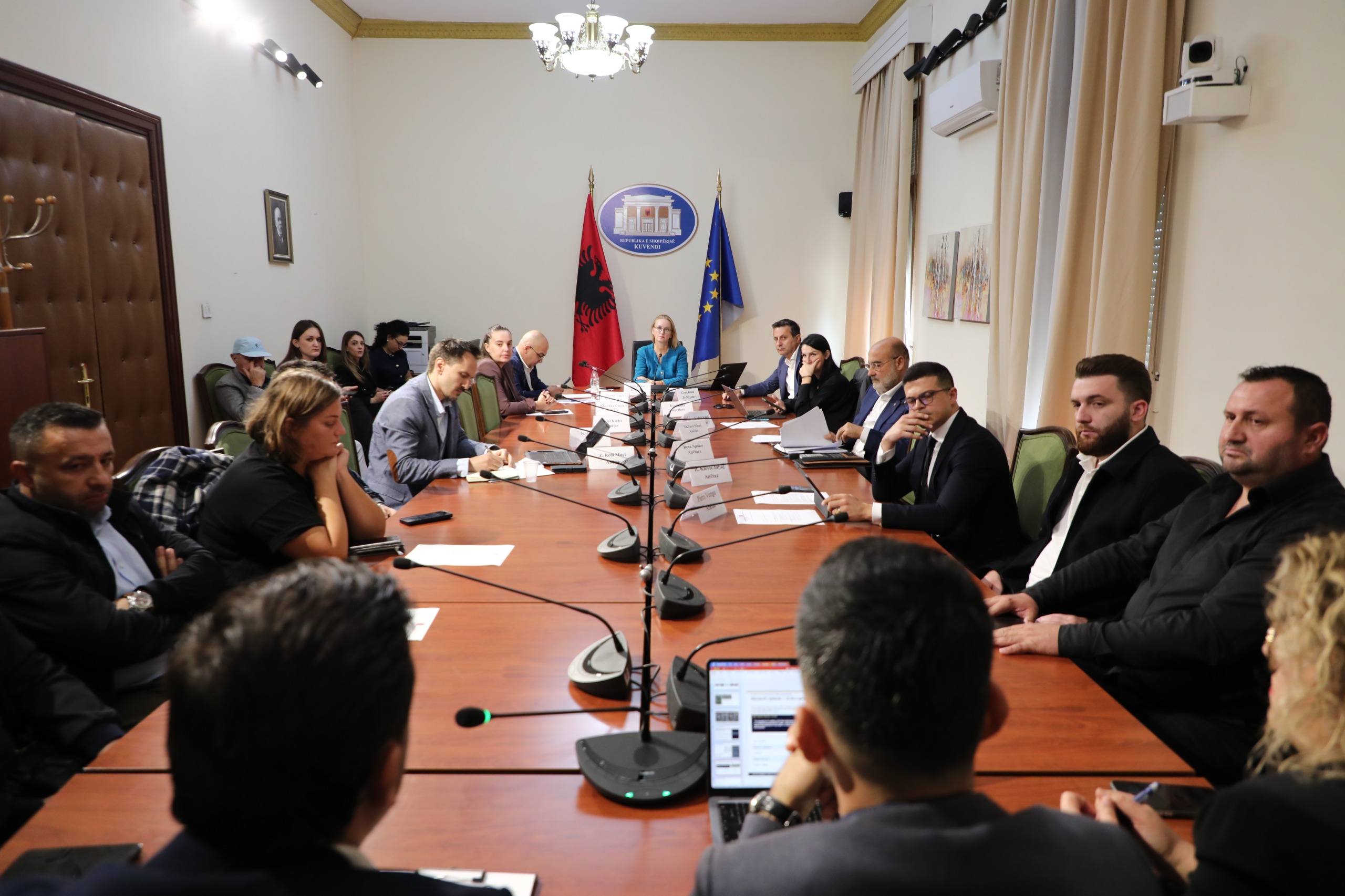 Projekti i Bypass it Vaqarr Farkë  komisioni parlamentar zhvillon seancë dëgjimore me banorët e prekur