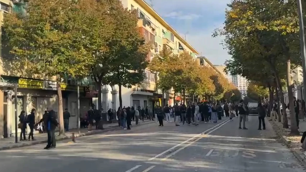 Dita e 14-të e tubimit, nis grumbullimi i protestuesve përpara Ministrisë së Arsimit