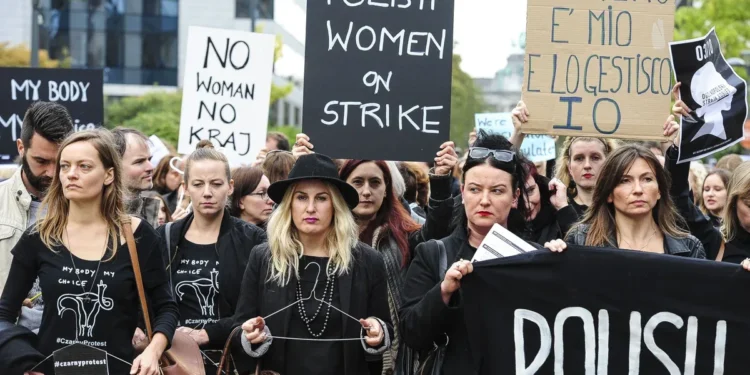 Protesta në Poloni kundër reformave të bllokuara të ligjit për abortin