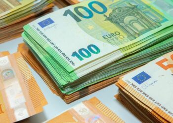 Euro arrin minimum historik nën 91.3 lekë: Oferta e lartë e valutës dhe kërkesa e dobët ulin kursin