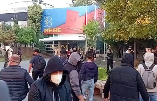  Rrezikohet integrimi i Shqipërisë në BE   Analisti  Pas dhunës në Tiranë fshihet një skenar ndërkombëtar