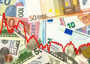 Euro bie përsëri dhe i afrohet kufirit të 90 lekëve: Regjistrohet niveli më i ulët historik