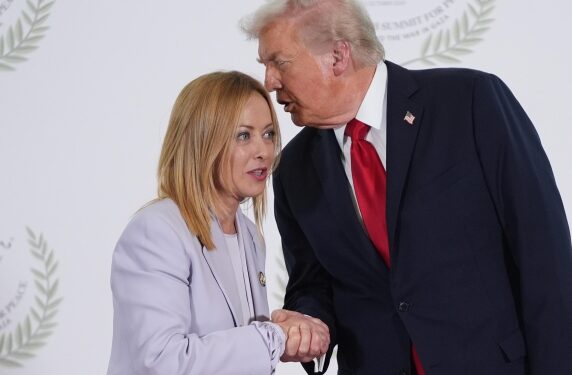 Trump zbut tonet ndaj Melonit: Marrëdhënia jonë është shumë e mirë, gjithmonë më ka pëlqyer -