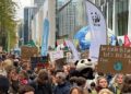45 mijë njerëz marshojnë në Bruksel! Protestuesit kërkojnë fundin e subvencioneve për lëndët djegëse fosile