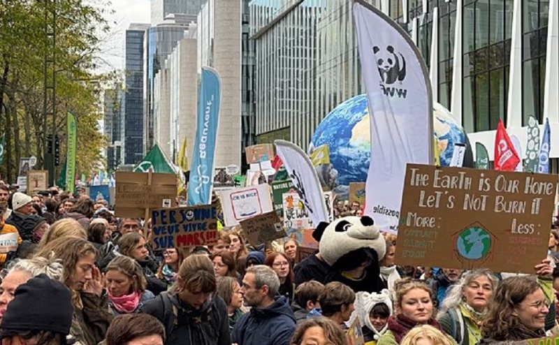 45 mijë njerëz marshojnë në Bruksel  Protestuesit kërkojnë fundin e subvencioneve për lëndët djegëse fosile