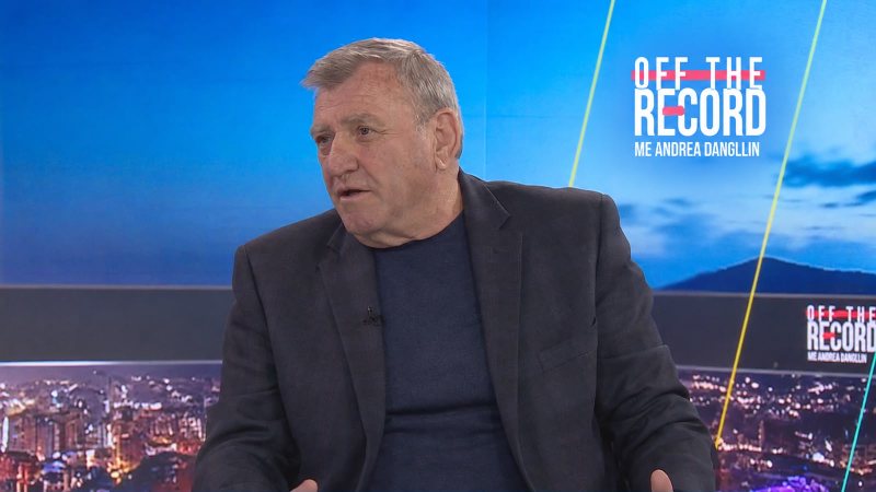 Duka u ofron protestuesve vezë falas nga pularia  por mbron Luarasin  Jo të gjithë janë hajdutë 