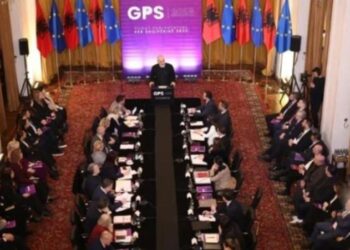 Rama mbledh grupin parlamentar të PS-së, në fokus përplasjet për Reformën Territoriale
