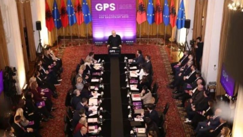 Rama mbledh grupin parlamentar të PS së  në fokus përplasjet për Reformën Territoriale
