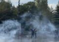 VIDEO/ Protestë me tensione para Kryeministrisë, momenti kur një qytetar thërret “Allahu Ekber” përballë efektivëve të policisë