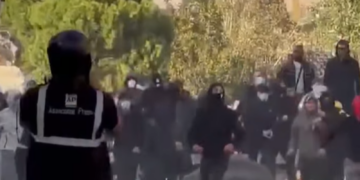 “O Saaaaali nuk gjunjëzohet Shqipëria!’, Balla nxjerr videon nga protesta e dhunshme