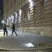 Tensione në bulevard, protestuesit thyejnë xhamat e Kryesisë së Kuvendit