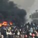 Përplasjet në bulevard, 17 efektivë policie dhe 4 protestues të plagosur  