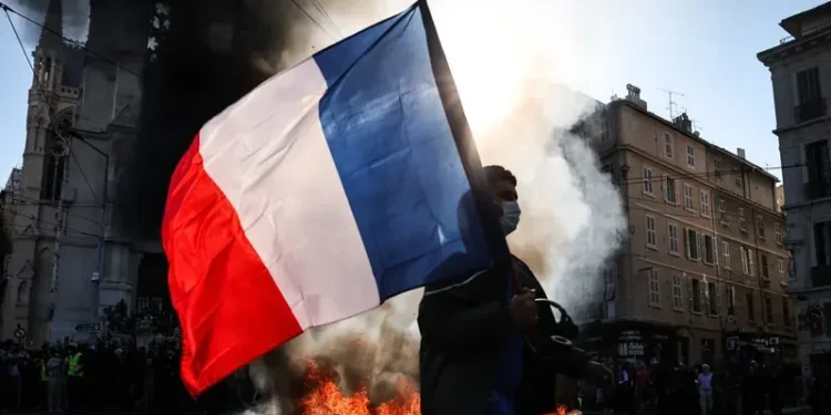 “Franca po digjet”, Trump fajëson emigracionin për trazirat e dhunshme: Mbyllni kufinjtë!
