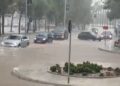VIDEO/ Reshjet e dendura përfshijnë Vlorën, balta dhe dherat “pushtojnë” rrugët, vështirësi në qarkullimin e automjeteve!