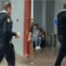 Lëndohet gjatë protestës drejtori i Policisë së Tiranës, paraqitet në Spitalin e Traumës me krahun e fashuar