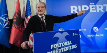 Berisha publikon pamjet nga Korça, qytetarët i kthehen ashpër: Pse nuk të ftoi ambasadori amerikan në pritje?