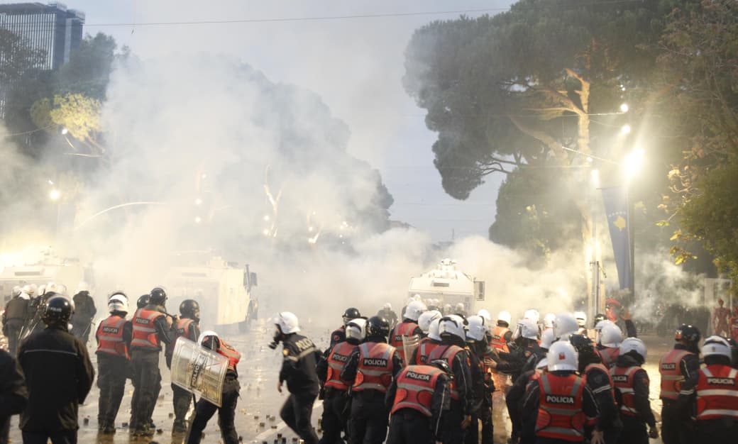 Protesta  OKB thirrje për uljen e tensioneve  Dhuna nuk ka vend në demokraci