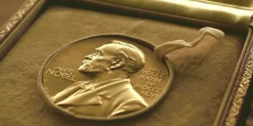 Nobeli i Letërsisë jepet të enjten, kush janë emrat e përfolur, shkrimtarët që e refuzuan çmimin dhe figurat e mëdha që mbetën jashtë listës së fituesve