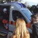 Ambulanca u bllokua në protestë/ Qendra Kombëtare e Urgjencës: Janë në shërbim të jetës, pengimi i tyre rrezikon jetën e qytetarëve