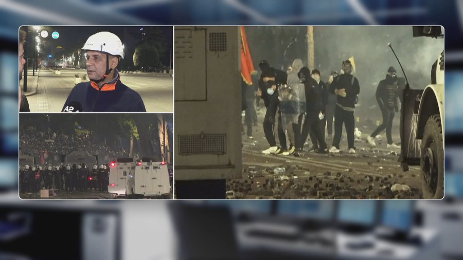 Punonjësi i ambulancës  Protestuesit po na godasin me gurë  Janë qëlluar edhe ekipet mjekësore